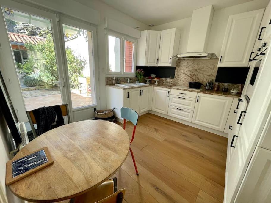Port De Pornic. Vue Mer. Sea View. 4 Rooms. Villa *